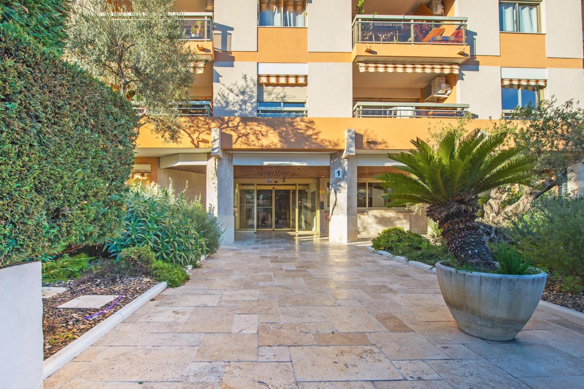 Appartement Renove - Terrasse - Parking - Bm Niza Exterior foto